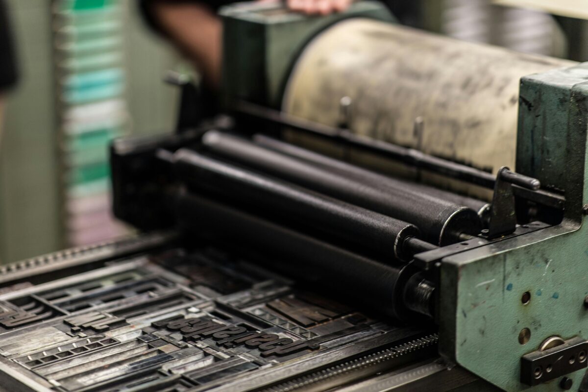 Comparing Online vs. Local Printing Services in Dubai